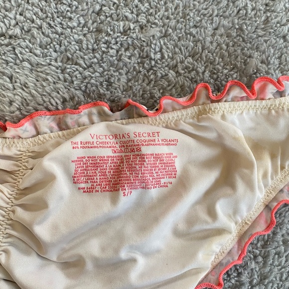Victoria Secret The Ruffle Cheeky - Picture 5 of 6